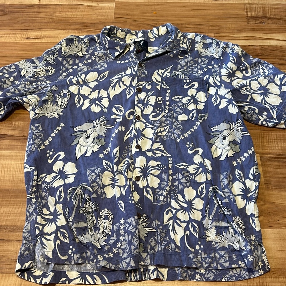 White sierra Hawaiian print men’s XL
